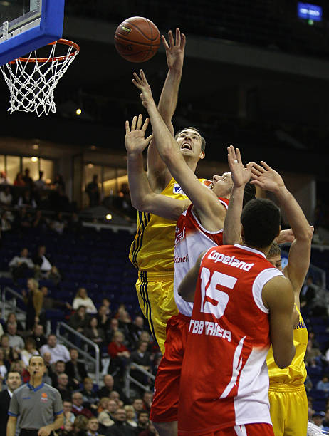 出一幅更为 出一幅更为